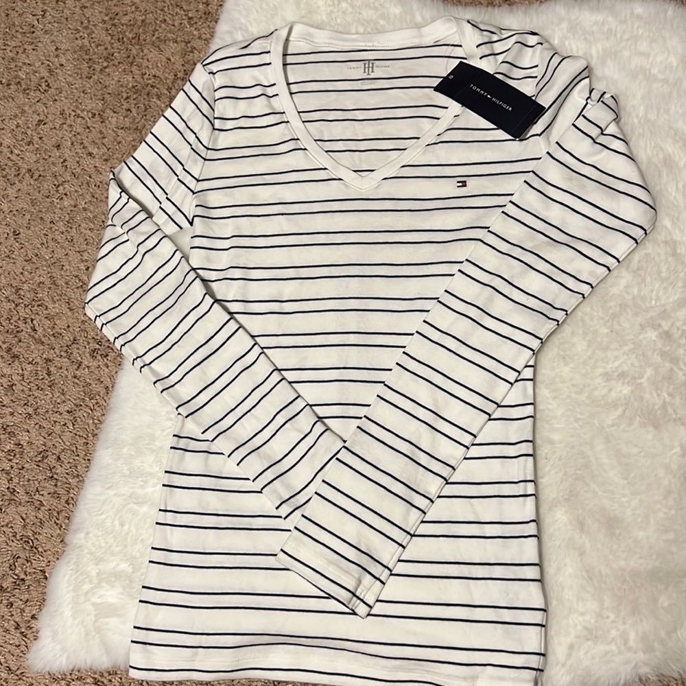 Tommy Hilfiger long sleeve. Never worn- size XS